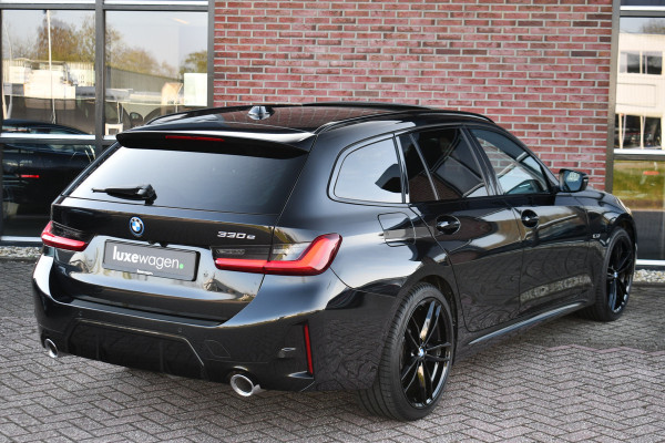 BMW 3 Serie Touring 330e M-Sport Pano ACC Trekhaak H/K HUD 19inch Stuurverw