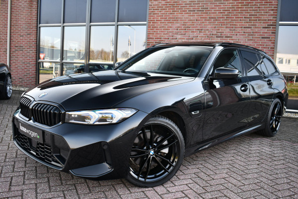 BMW 3 Serie Touring 330e M-Sport Pano ACC Trekhaak H/K HUD 19inch Stuurverw