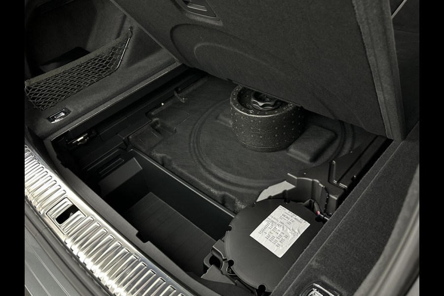 Audi e-tron Sportback S 504pk | RS-Stoelen | Panorama | 360 Camera | Valcona Leder | ACC | B&O Sound | Luchtvering | Soft-Close | Camera Spiegels | Nachtzicht | Keyless-Entry | Head-Up | 4-Zone Clima | Stoelverwarming V+A | Sfeerverlichting | Memory | Carplay |