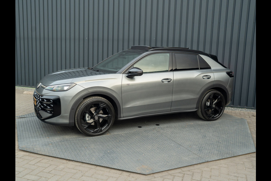 Volkswagen T-Roc 1.5 eTsi R-Line First Edition | Trekhaak wegkl. | 360 Camera | Panodak | Harman/Kardon | Prijs Rijklaar!!