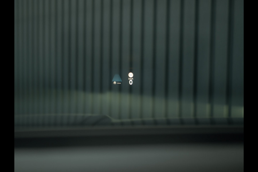 Volkswagen T-Roc 1.5 eTsi R-Line First Edition | Trekhaak wegkl. | 360 Camera | Panodak | Harman/Kardon | Prijs Rijklaar!!