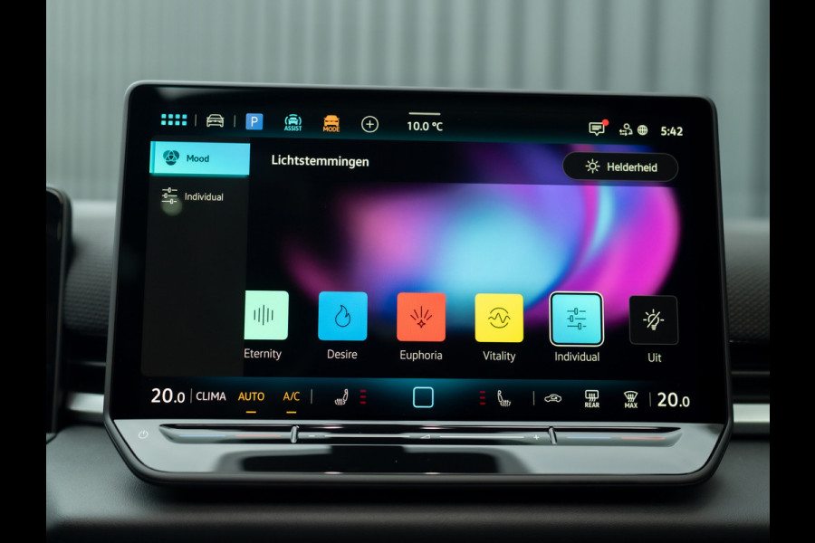 Volkswagen T-Roc 1.5 eTsi R-Line First Edition | Trekhaak wegkl. | 360 Camera | Panodak | Harman/Kardon | Prijs Rijklaar!!