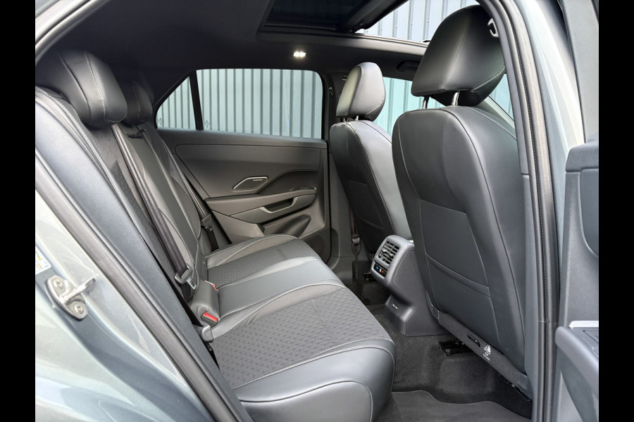 Volkswagen T-Roc 1.5 eTsi R-Line First Edition | Trekhaak wegkl. | 360 Camera | Panodak | Harman/Kardon | Prijs Rijklaar!!