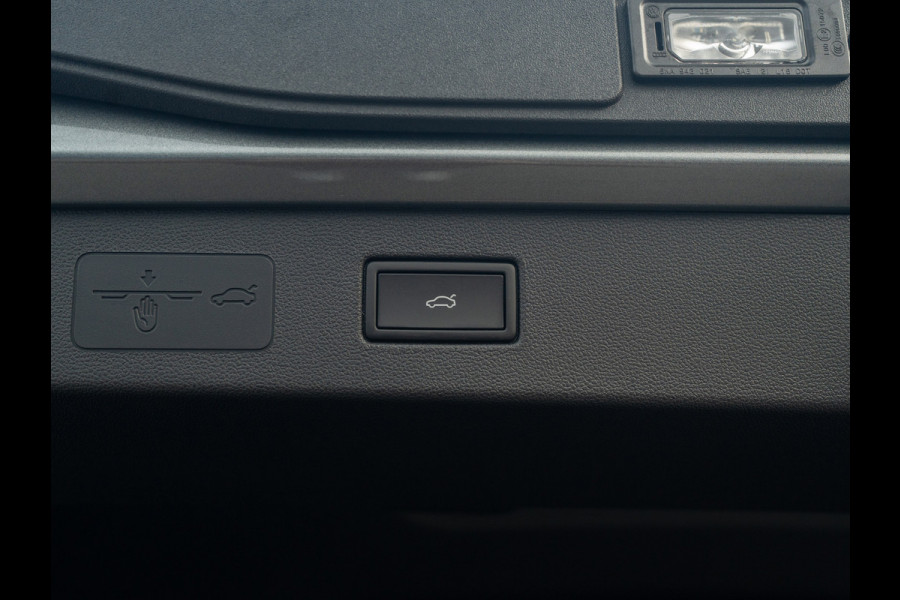 Volkswagen T-Roc 1.5 eTsi R-Line First Edition | Trekhaak wegkl. | 360 Camera | Panodak | Harman/Kardon | Prijs Rijklaar!!