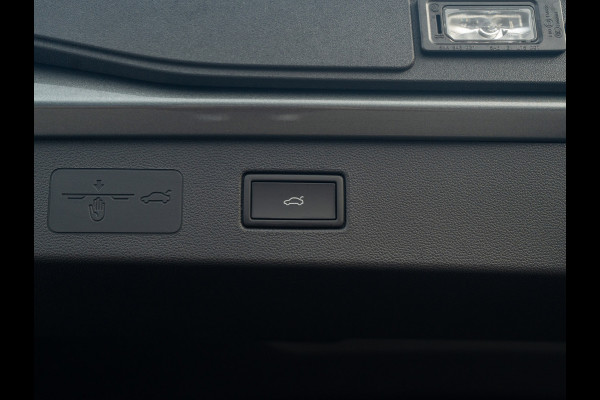 Volkswagen T-Roc 1.5 eTsi R-Line First Edition | Trekhaak wegkl. | 360 Camera | Panodak | Harman/Kardon | Prijs Rijklaar!!