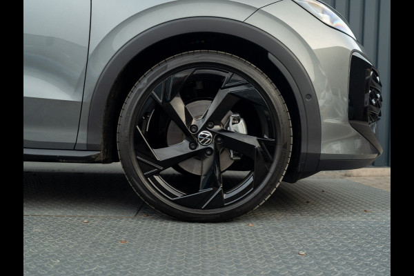 Volkswagen T-Roc 1.5 eTsi R-Line First Edition | Trekhaak wegkl. | 360 Camera | Panodak | Harman/Kardon | Prijs Rijklaar!!