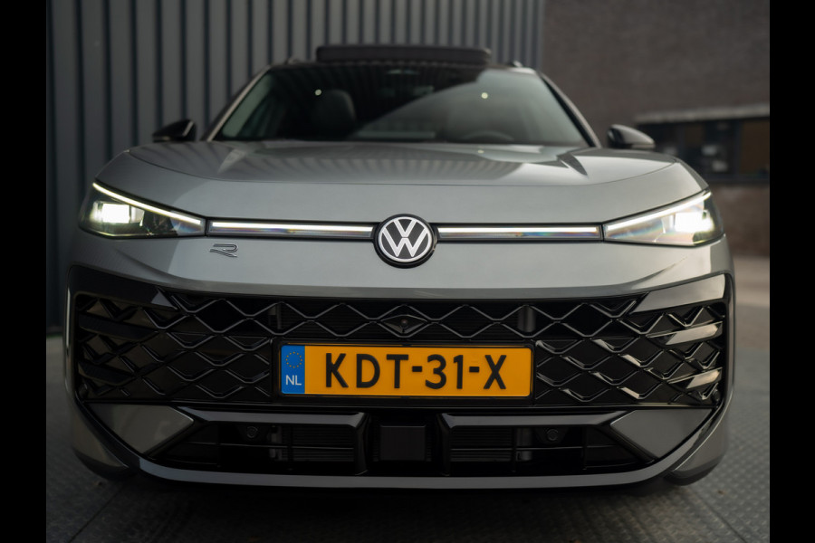 Volkswagen T-Roc 1.5 eTsi R-Line First Edition | Trekhaak wegkl. | 360 Camera | Panodak | Harman/Kardon | Prijs Rijklaar!!