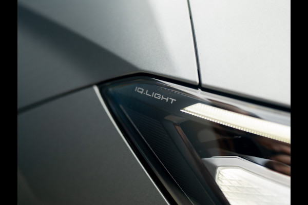 Volkswagen T-Roc 1.5 eTsi R-Line First Edition | Trekhaak wegkl. | 360 Camera | Panodak | Harman/Kardon | Prijs Rijklaar!!