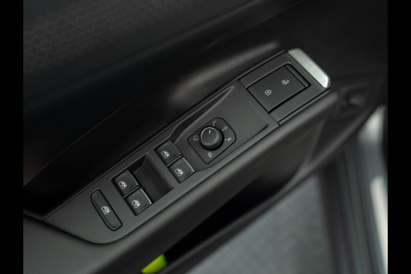 Volkswagen T-Roc 1.5 eTsi R-Line First Edition | Trekhaak wegkl. | 360 Camera | Panodak | Harman/Kardon | Prijs Rijklaar!!