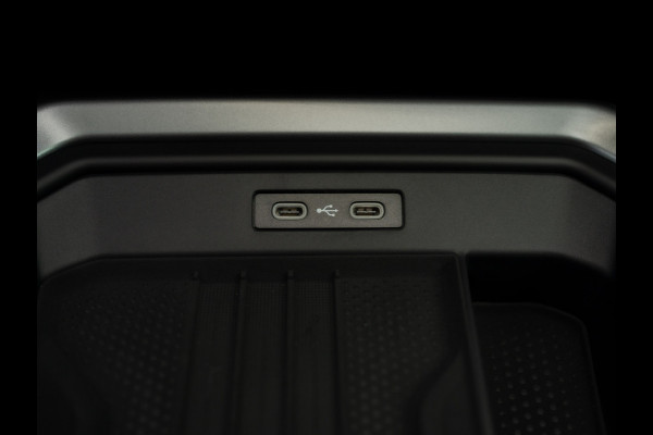 Volkswagen T-Roc 1.5 eTsi R-Line First Edition | Trekhaak wegkl. | 360 Camera | Panodak | Harman/Kardon | Prijs Rijklaar!!