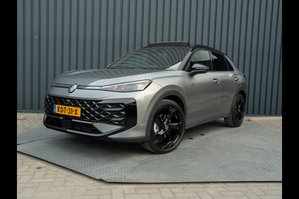 Volkswagen T-Roc 1.5 eTsi R-Line First Edition | Trekhaak wegkl. | 360 Camera | Panodak | Harman/Kardon | Prijs Rijklaar!!