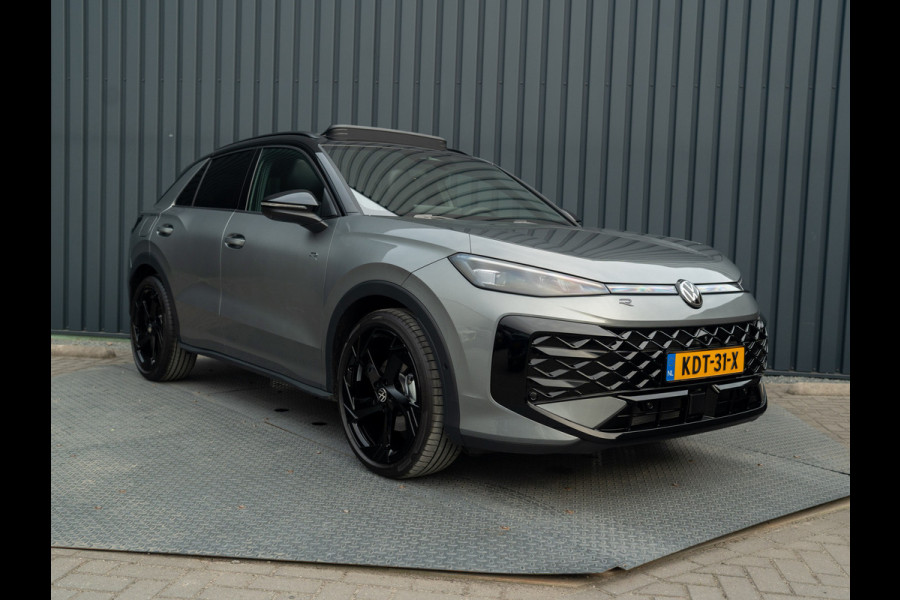 Volkswagen T-Roc 1.5 eTsi R-Line First Edition | Trekhaak wegkl. | 360 Camera | Panodak | Harman/Kardon | Prijs Rijklaar!!