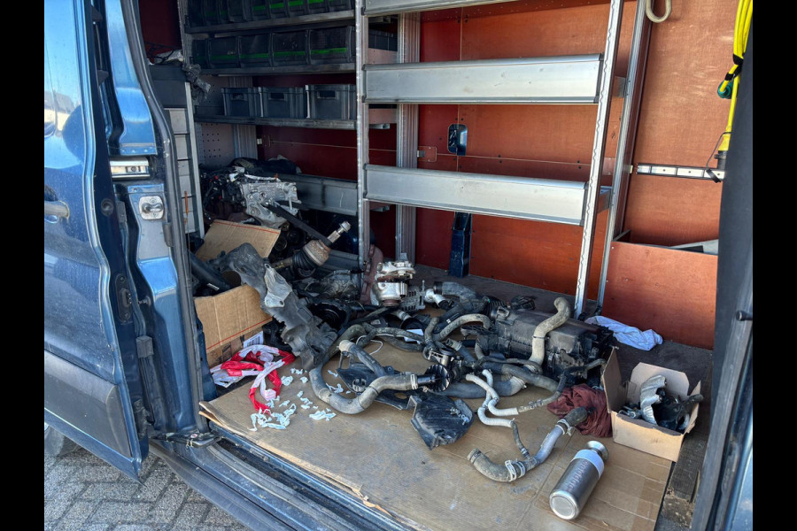 Ford Transit 330 2.0 TDCI L3H2 Trend | 3 Zitplaatsen | Trekhaak | Parkeer Camera | LET OP MOTOR STUK