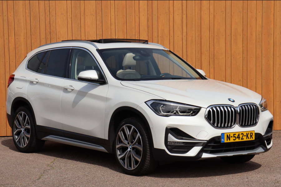 BMW X1 SDrive20i High Executive org.NL leer+verw Schuifdak HUD A.camera Carplay