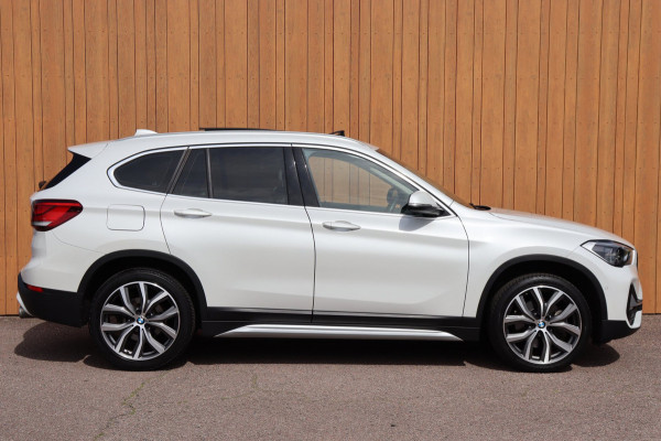 BMW X1 SDrive20i High Executive org.NL leer+verw Schuifdak HUD A.camera Carplay