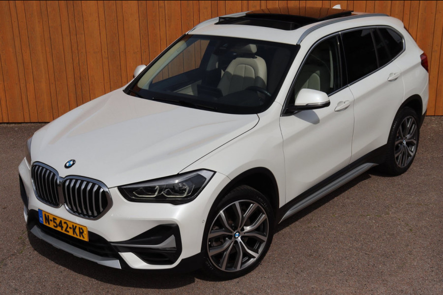 BMW X1 SDrive20i High Executive org.NL leer+verw Schuifdak HUD A.camera Carplay