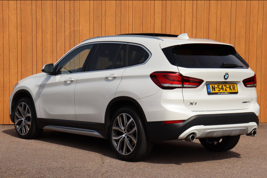 BMW X1 SDrive20i High Executive org.NL leer+verw Schuifdak HUD A.camera Carplay
