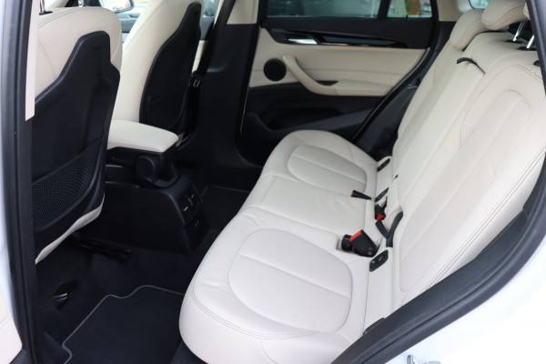 BMW X1 SDrive20i High Executive org.NL leer+verw Schuifdak HUD A.camera Carplay