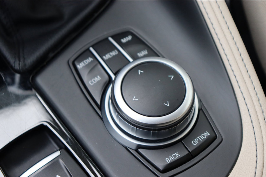 BMW X1 SDrive20i High Executive org.NL leer+verw Schuifdak HUD A.camera Carplay