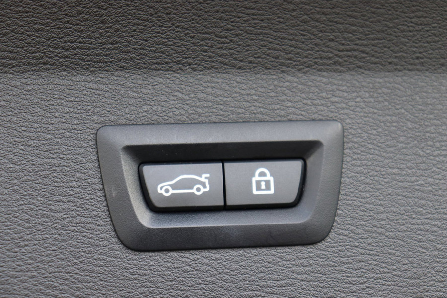 BMW X1 SDrive20i High Executive org.NL leer+verw Schuifdak HUD A.camera Carplay