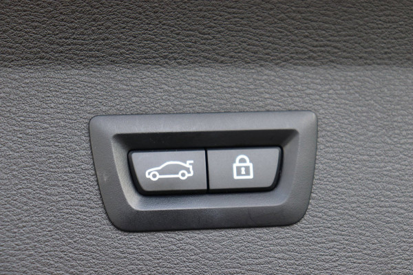 BMW X1 SDrive20i High Executive org.NL leer+verw Schuifdak HUD A.camera Carplay