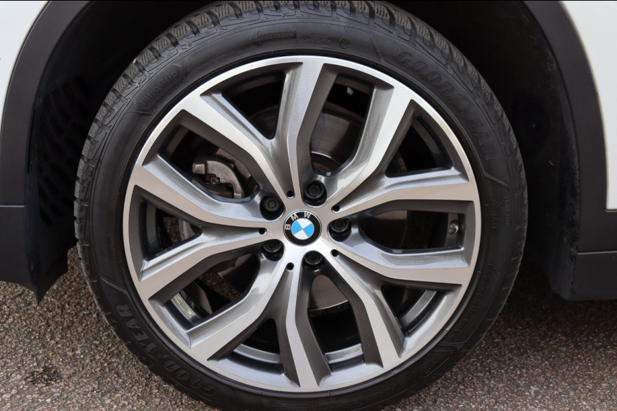 BMW X1 SDrive20i High Executive org.NL leer+verw Schuifdak HUD A.camera Carplay