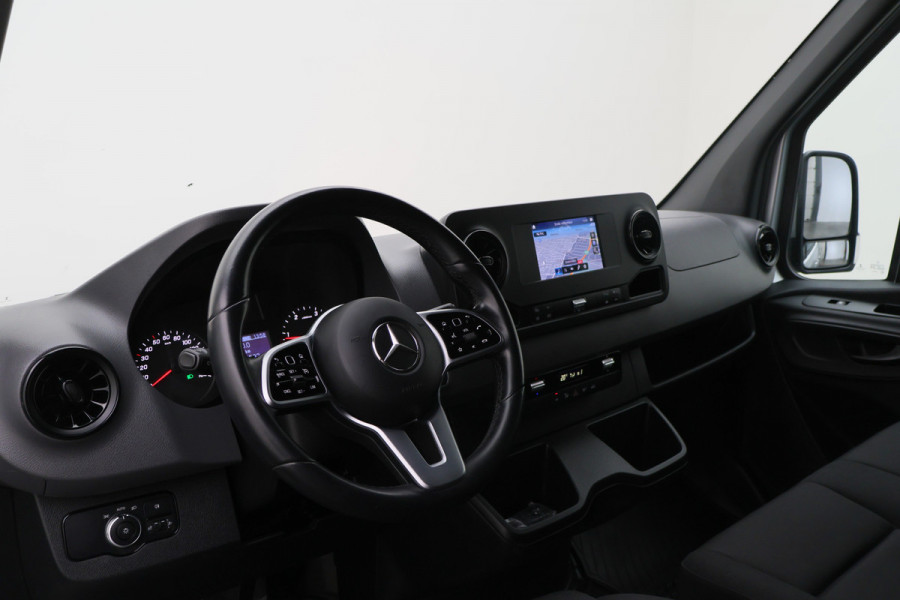 Mercedes-Benz Sprinter 317 CDI Automaat L2H1 3-Zits, Elek. laadklep, Stoelverwarming, Camera, Cruise, Apple Carplay, 18''