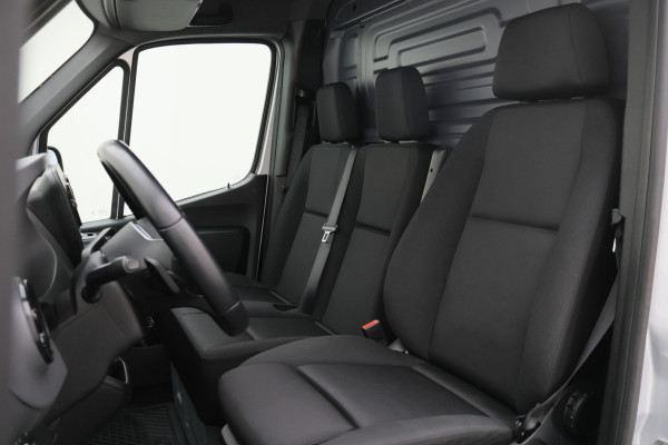 Mercedes-Benz Sprinter 317 CDI Automaat L2H1 3-Zits, Elek. laadklep, Stoelverwarming, Camera, Cruise, Apple Carplay, 18''