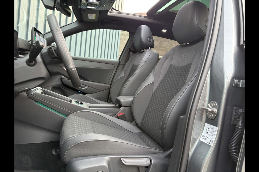 Volkswagen T-Roc 1.5 eTsi R-Line First Edition | Trekhaak wegkl. | 360 Camera | Panodak | Harman/Kardon | Prijs Rijklaar!!