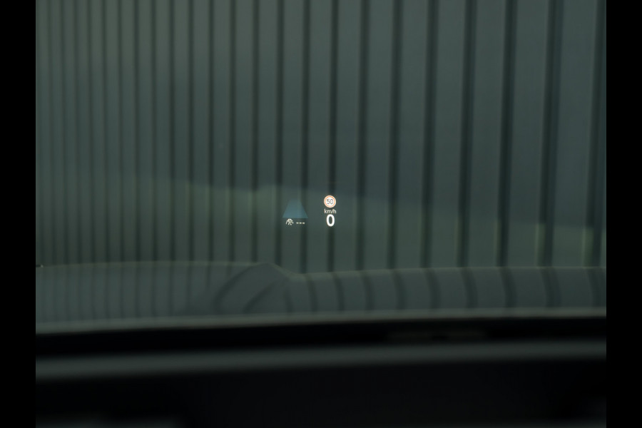 Volkswagen T-Roc 1.5 eTsi R-Line First Edition | Trekhaak wegkl. | 360 Camera | Panodak | Harman/Kardon | Prijs Rijklaar!!