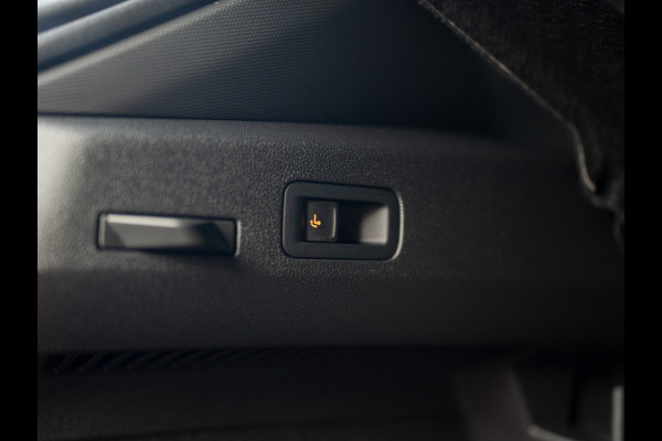 Volkswagen T-Roc 1.5 eTsi R-Line First Edition | Trekhaak wegkl. | 360 Camera | Panodak | Harman/Kardon | Prijs Rijklaar!!