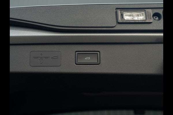 Volkswagen T-Roc 1.5 eTsi R-Line First Edition | Trekhaak wegkl. | 360 Camera | Panodak | Harman/Kardon | Prijs Rijklaar!!