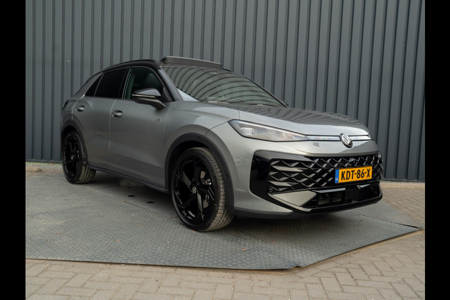 Volkswagen T-Roc 1.5 eTsi R-Line First Edition | Trekhaak wegkl. | 360 Camera | Panodak | Harman/Kardon | Prijs Rijklaar!!