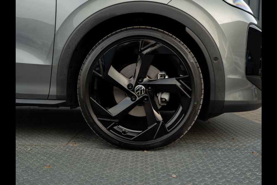 Volkswagen T-Roc 1.5 eTsi R-Line First Edition | Trekhaak wegkl. | 360 Camera | Panodak | Harman/Kardon | Prijs Rijklaar!!