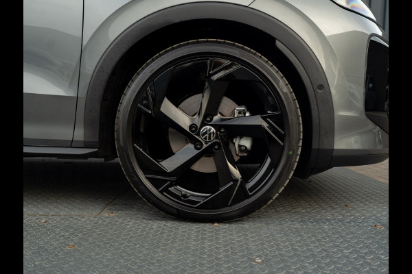 Volkswagen T-Roc 1.5 eTsi R-Line First Edition | Trekhaak wegkl. | 360 Camera | Panodak | Harman/Kardon | Prijs Rijklaar!!