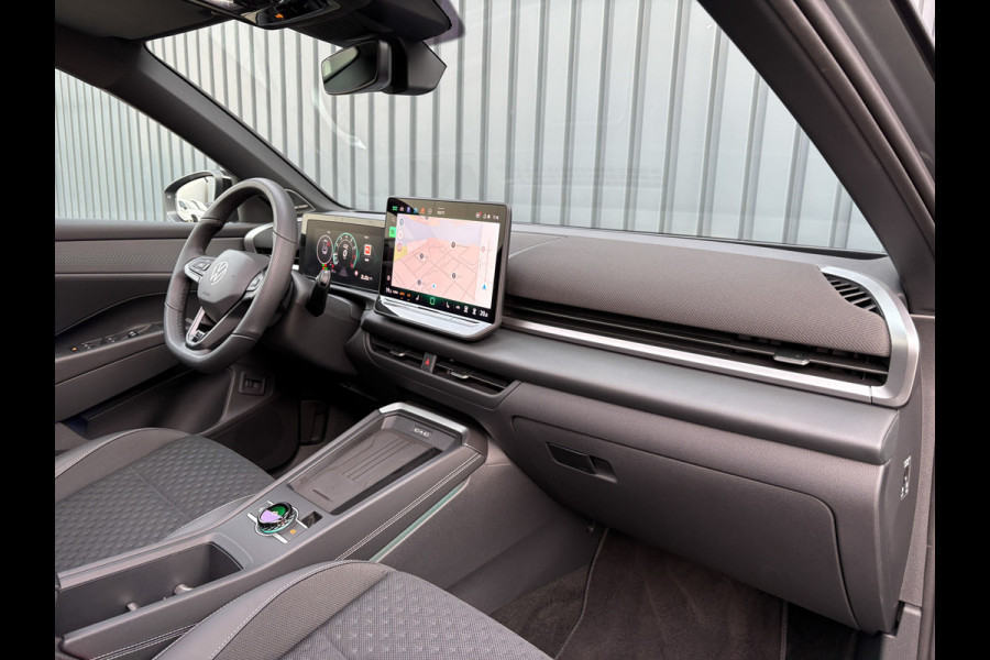 Volkswagen T-Roc 1.5 eTsi R-Line First Edition | Trekhaak wegkl. | 360 Camera | Panodak | Harman/Kardon | Prijs Rijklaar!!