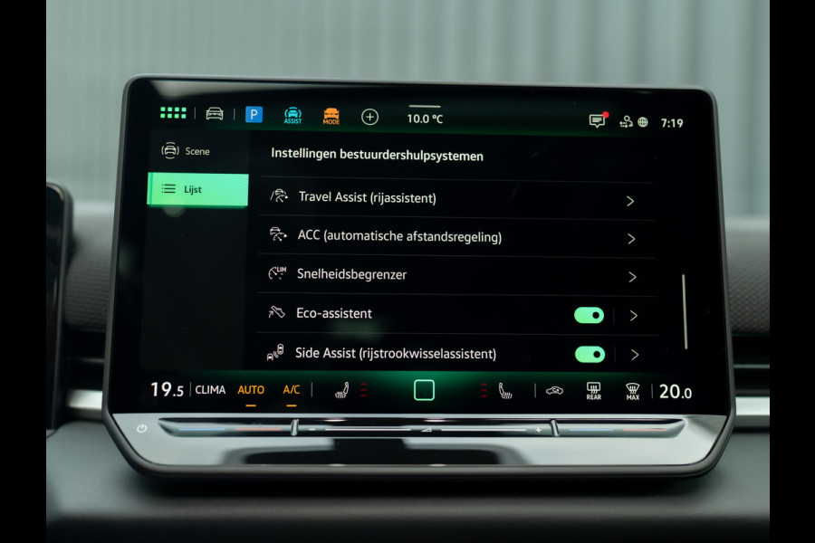 Volkswagen T-Roc 1.5 eTsi R-Line First Edition | Trekhaak wegkl. | 360 Camera | Panodak | Harman/Kardon | Prijs Rijklaar!!