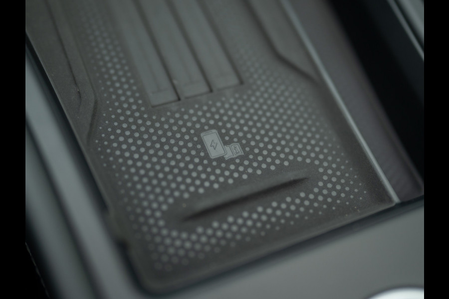 Volkswagen T-Roc 1.5 eTsi R-Line First Edition | Trekhaak wegkl. | 360 Camera | Panodak | Harman/Kardon | Prijs Rijklaar!!