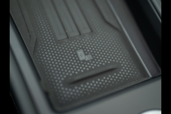 Volkswagen T-Roc 1.5 eTsi R-Line First Edition | Trekhaak wegkl. | 360 Camera | Panodak | Harman/Kardon | Prijs Rijklaar!!