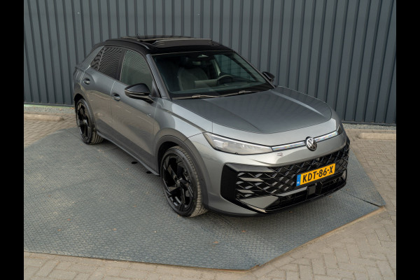 Volkswagen T-Roc 1.5 eTsi R-Line First Edition | Trekhaak wegkl. | 360 Camera | Panodak | Harman/Kardon | Prijs Rijklaar!!