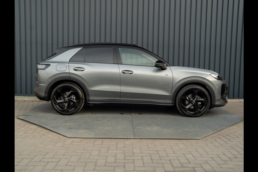 Volkswagen T-Roc 1.5 eTsi R-Line First Edition | Trekhaak wegkl. | 360 Camera | Panodak | Harman/Kardon | Prijs Rijklaar!!