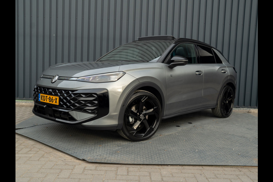 Volkswagen T-Roc 1.5 eTsi R-Line First Edition | Trekhaak wegkl. | 360 Camera | Panodak | Harman/Kardon | Prijs Rijklaar!!