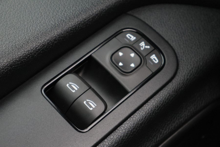 Mercedes-Benz Sprinter 317 CDI Automaat L2H1 3-Zits, Elek. laadklep, Stoelverwarming, Camera, Cruise, Apple Carplay, 18''