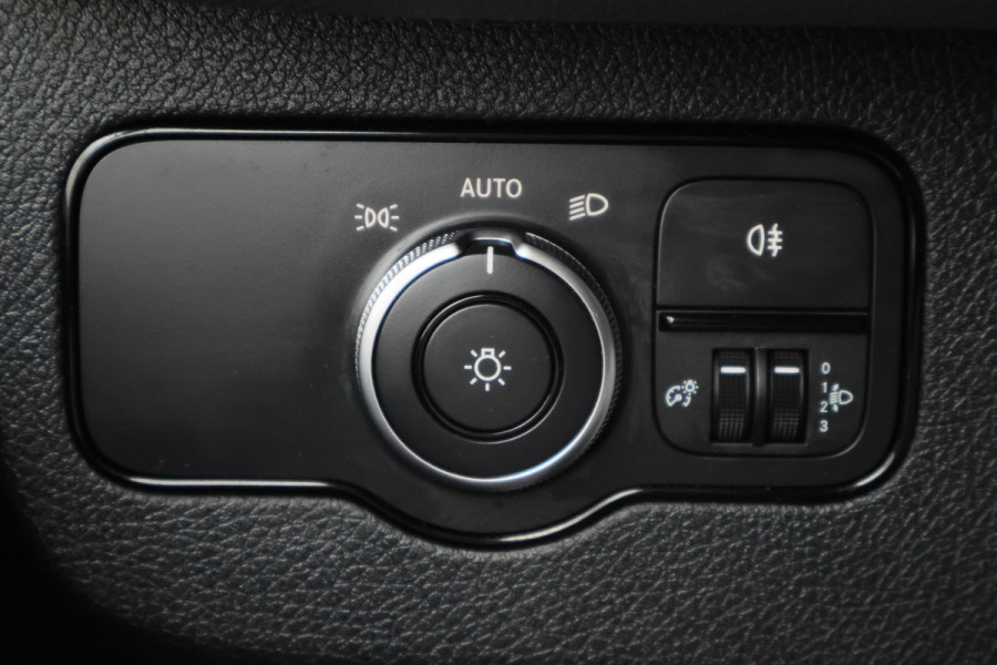 Mercedes-Benz Sprinter 317 CDI Automaat L2H1 3-Zits, Elek. laadklep, Stoelverwarming, Camera, Cruise, Apple Carplay, 18''