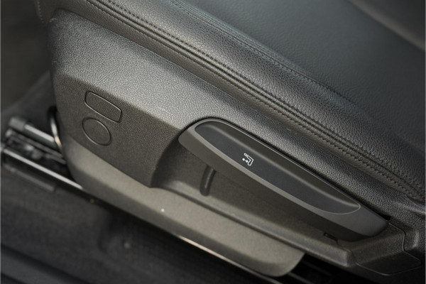 BMW X1 xDrive25e | PDC V+A | Leder | Sportstuur | NAVI | LED | 20x op voorraad