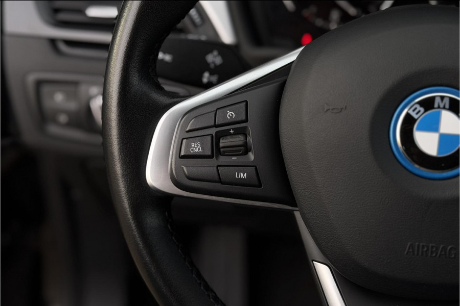 BMW X1 xDrive25e | PDC V+A | Leder | Sportstuur | NAVI | LED | 20x op voorraad