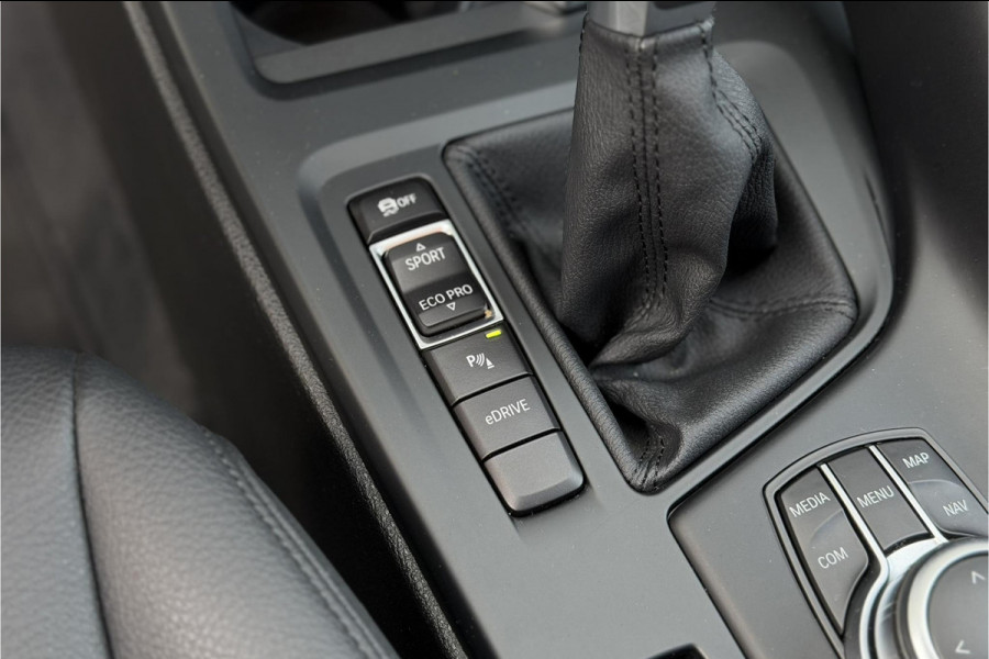 BMW X1 xDrive25e | PDC V+A | Leder | Sportstuur | NAVI | LED | 20x op voorraad
