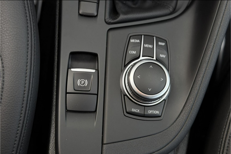 BMW X1 xDrive25e | PDC V+A | Leder | Sportstuur | NAVI | LED | 20x op voorraad