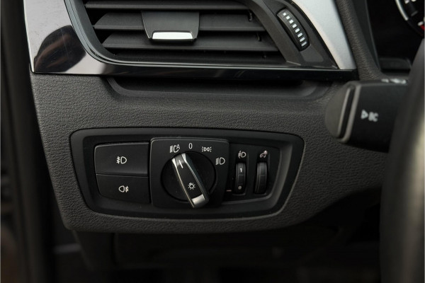 BMW X1 xDrive25e | PDC V+A | Leder | Sportstuur | NAVI | LED | 20x op voorraad