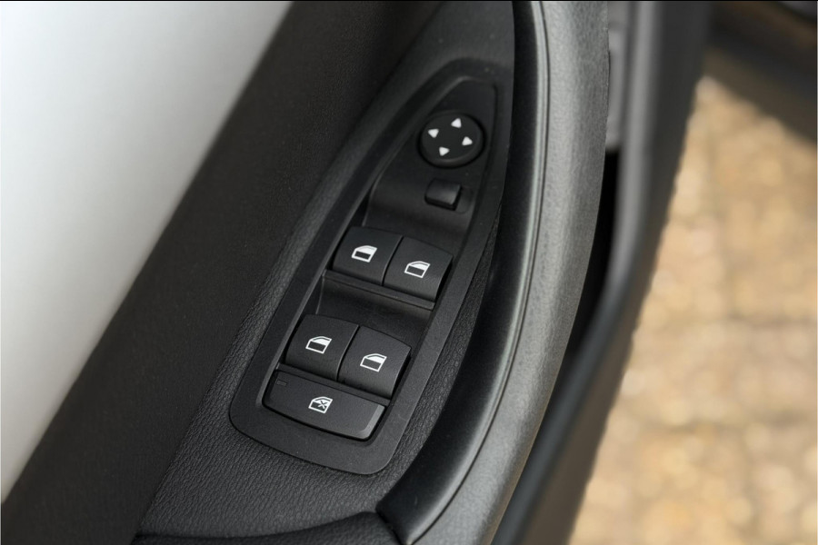 BMW X1 xDrive25e | PDC V+A | Leder | Sportstuur | NAVI | LED | 20x op voorraad